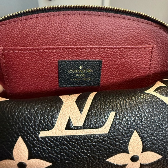 Louis Vuitton Cosmetic Pouch PM Grand Palais in Black/Cream - Picture 5 of 11